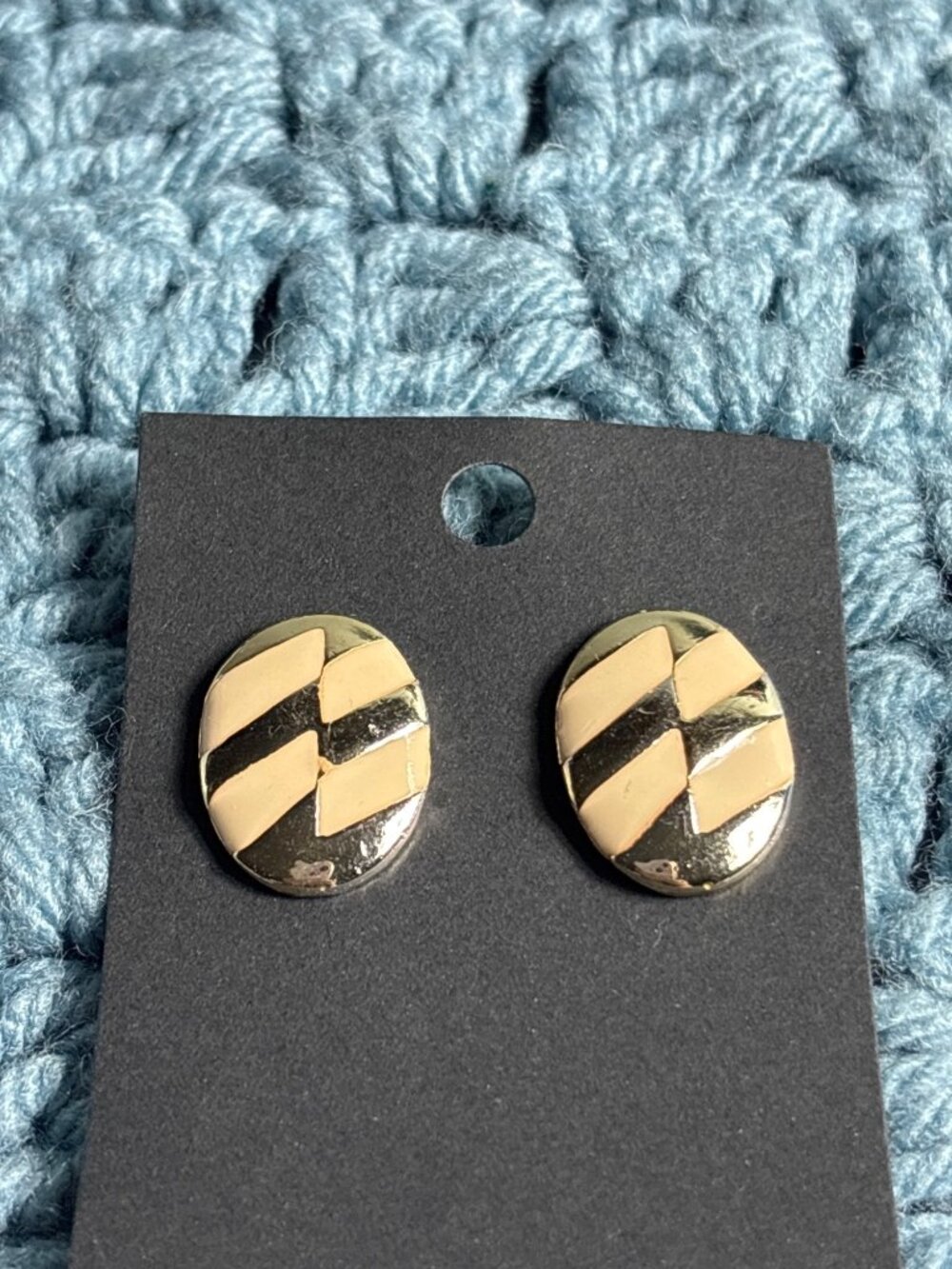 Vintage Oval Stud Earrings Goldtone Cream Enamel 7/8 inch